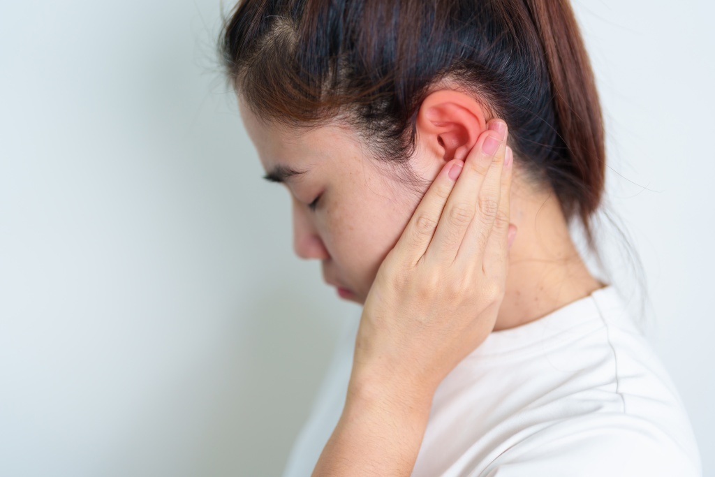 woman-holding-her-painful-ear-ear-disease-atresi-2023-11-27-05-18-30-utc.jpg